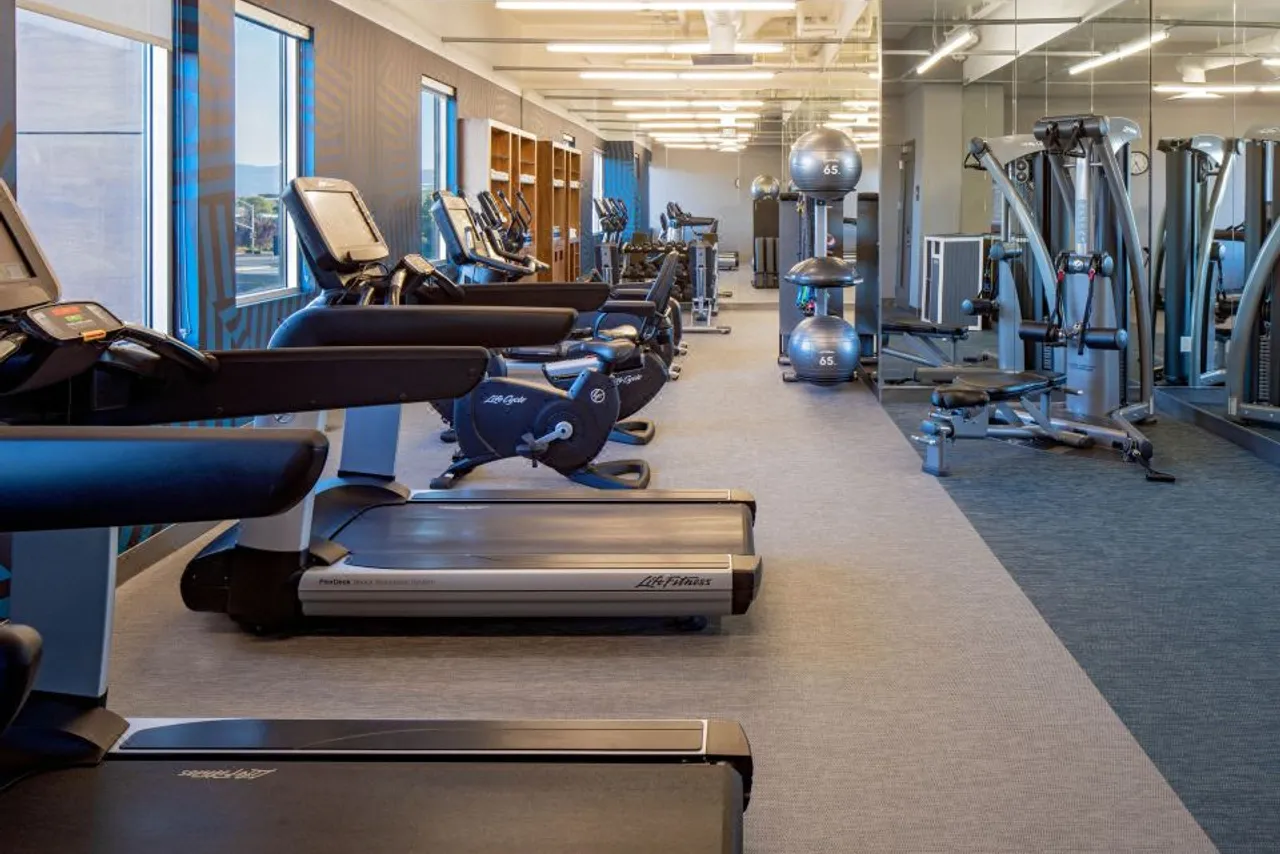 Aloft Santa Clara — rooms and atmosphere