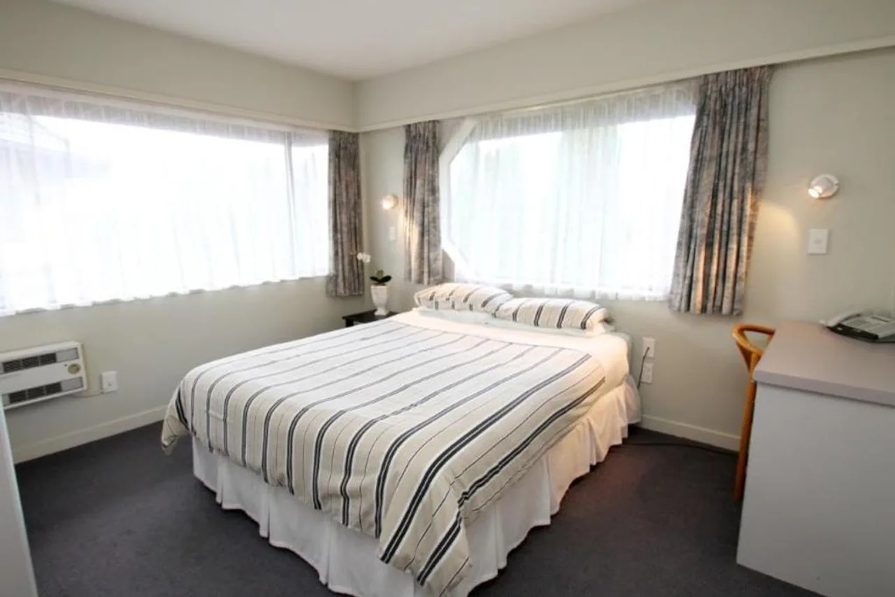 Aloha Lodge — rooms and atmosphere