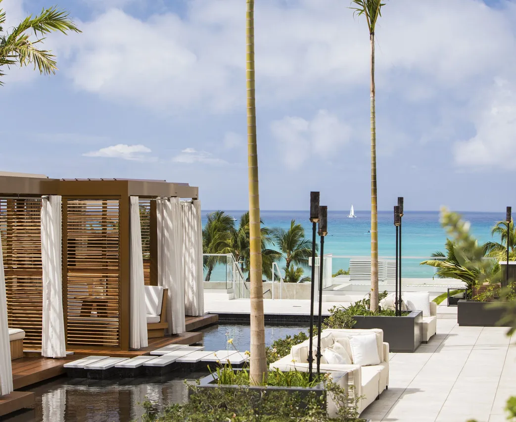 Alohilani Resort Waikiki Beach — rooms and atmosphere