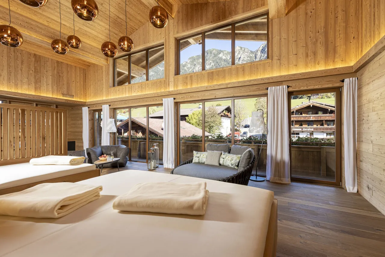 Alpbacherhof Mountain & Spa Resort — rooms and atmosphere