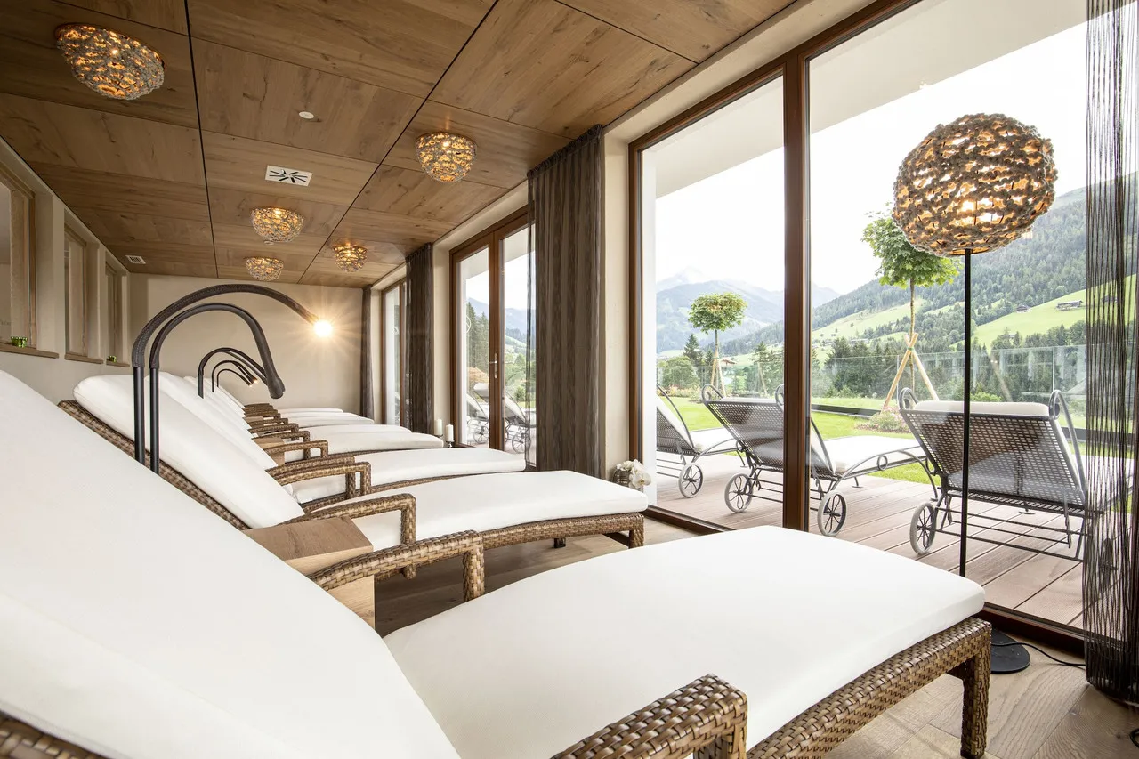 Alpbacherhof Mountain & Spa Resort — rooms and atmosphere