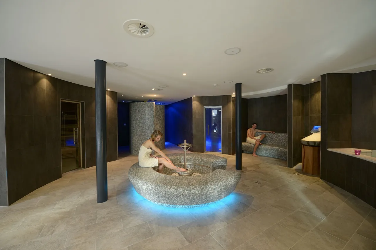 Alpenhotel Fleurs de Zermatt — rooms and atmosphere