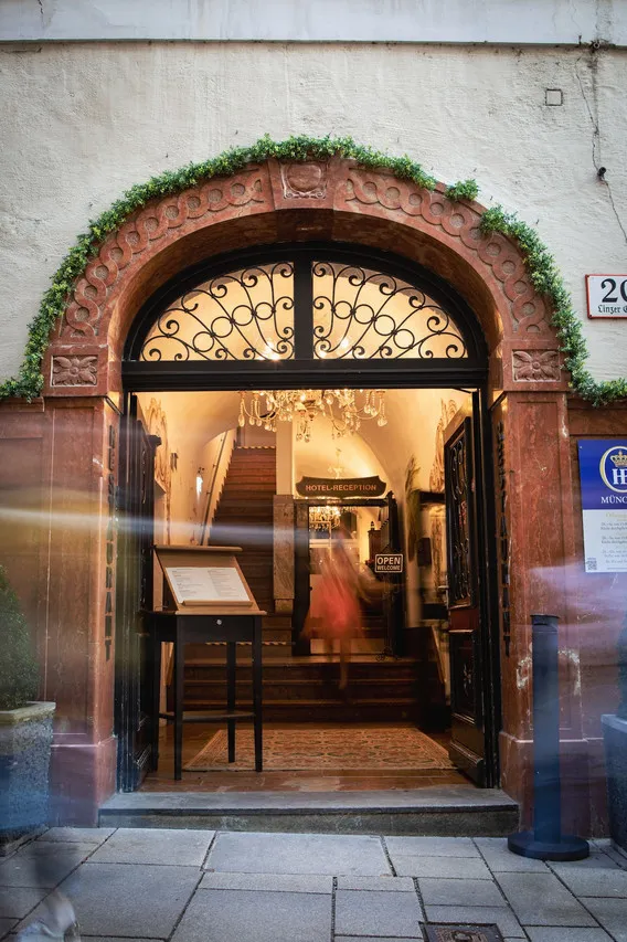 Altstadt Hotel Stadtkrug — rooms and atmosphere
