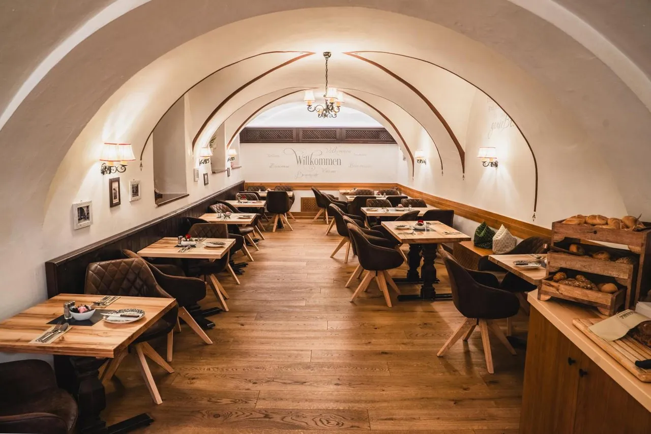 Altstadt Hotel Stadtkrug — rooms and atmosphere