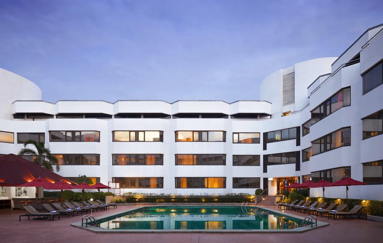 Amari Don Muang Airport Bangkok — rooms and atmosphere