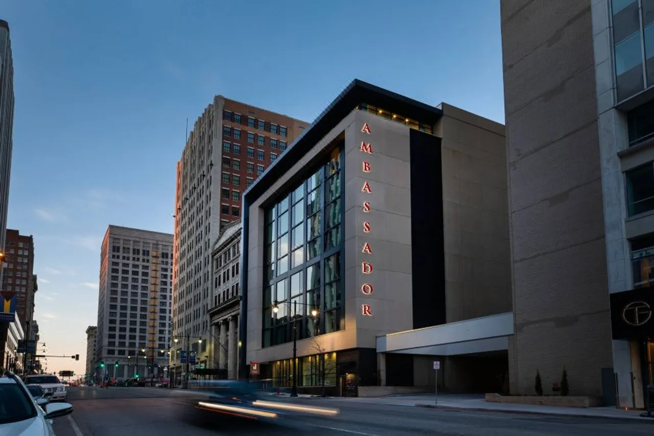 Ambassador Hotel Kansas City, Autograph Collection — โรงแรมในแคนซัสซิตี