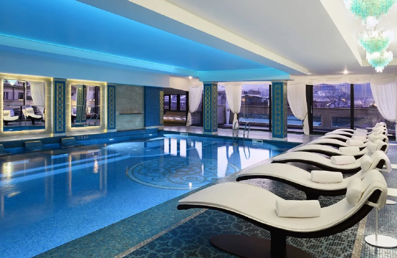 Ambassadori Tbilisi Hotel — rooms and atmosphere