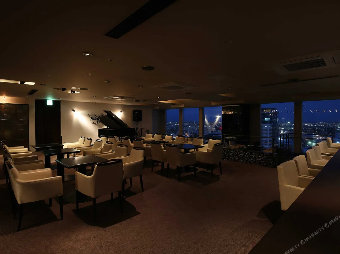 ANA Crowne Plaza Sapporo — rooms and atmosphere