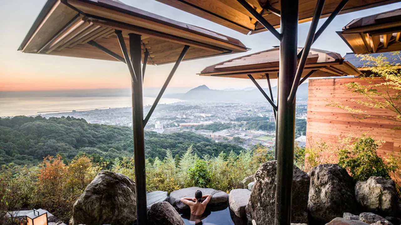 ANA InterContinental Beppu Resort & Spa — rooms and atmosphere