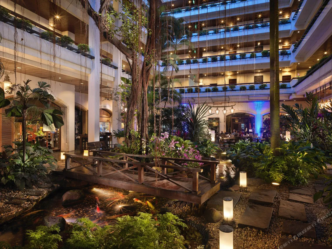 Anantara Siam Bangkok Hotel — rooms and atmosphere