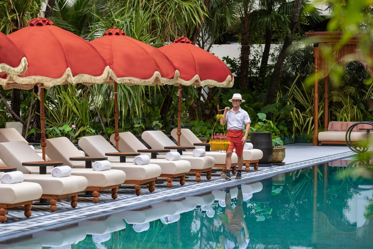 Anantara Siam Bangkok Hotel — rooms and atmosphere