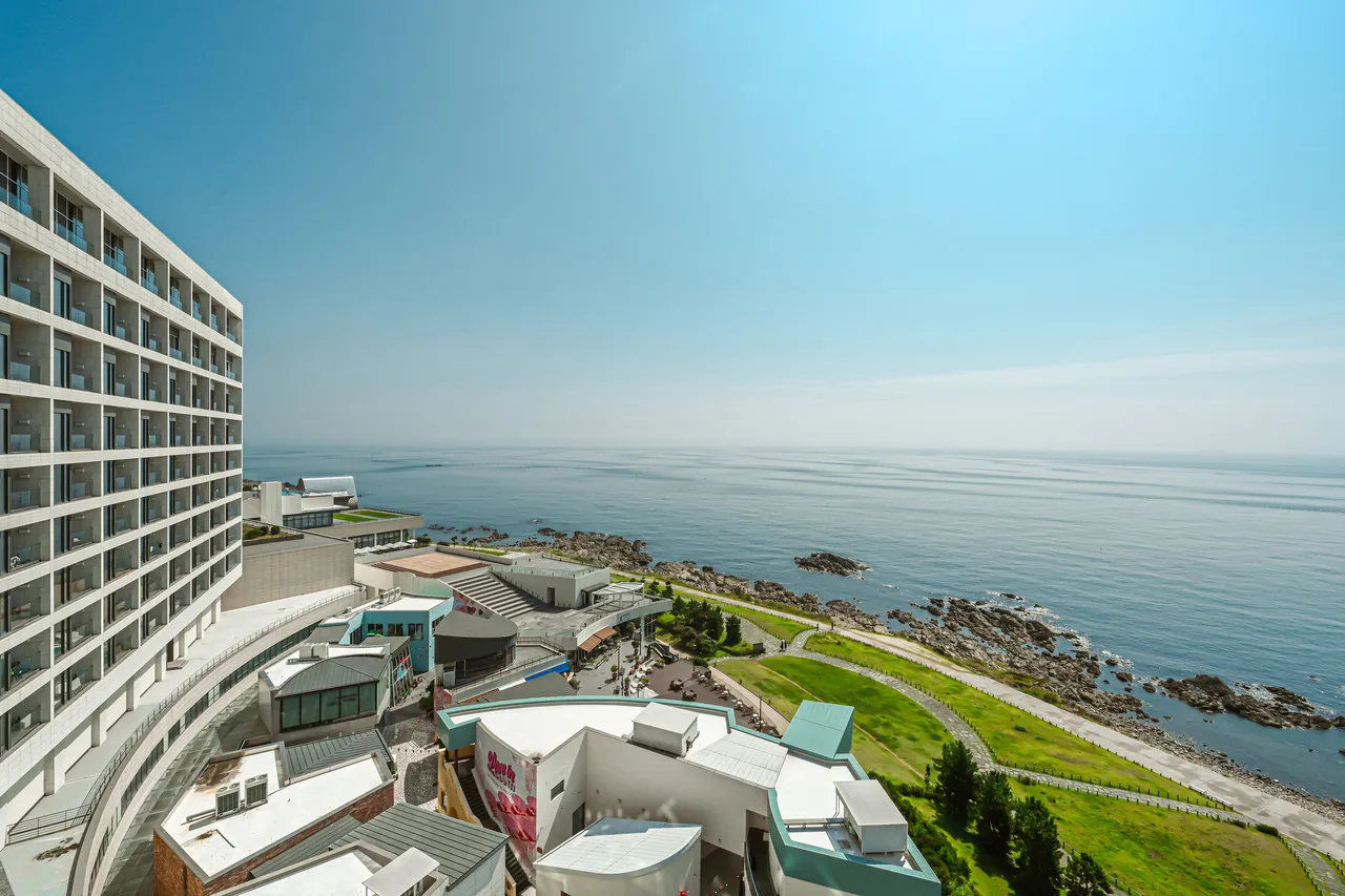 Ananti at Busan Cove — rooms and atmosphere