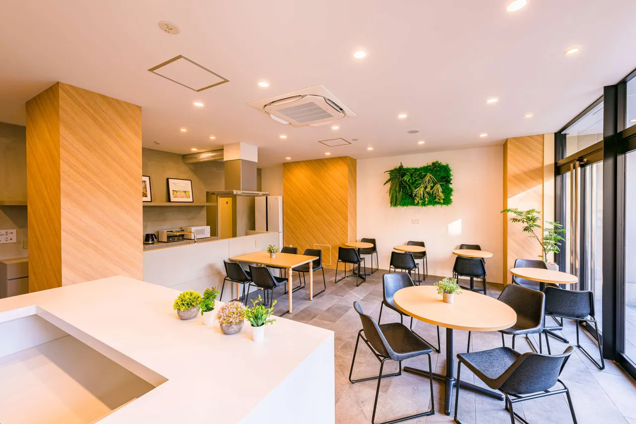 &AND HOSTEL ASAKUSA KAPPABASHI — rooms and atmosphere