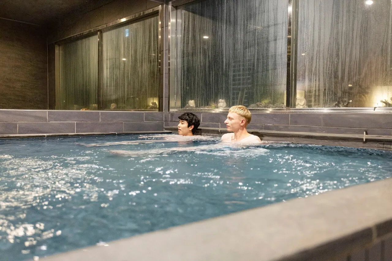 Anshin Oyado Shinjuku (Men's) — rooms and atmosphere
