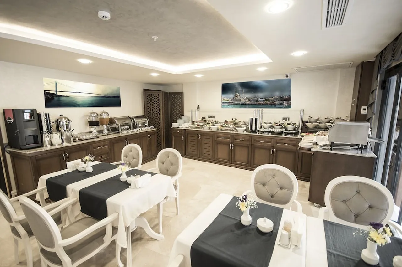 Antusa Palace Hotel & Spa — rooms and atmosphere
