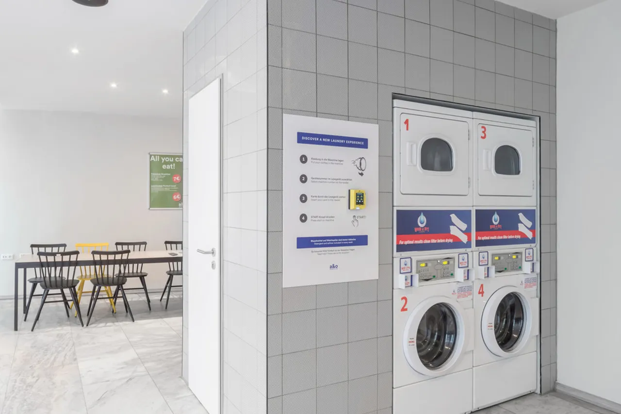 a&o Köln Neumarkt — ภาพห้องพักและบรรยากาศ