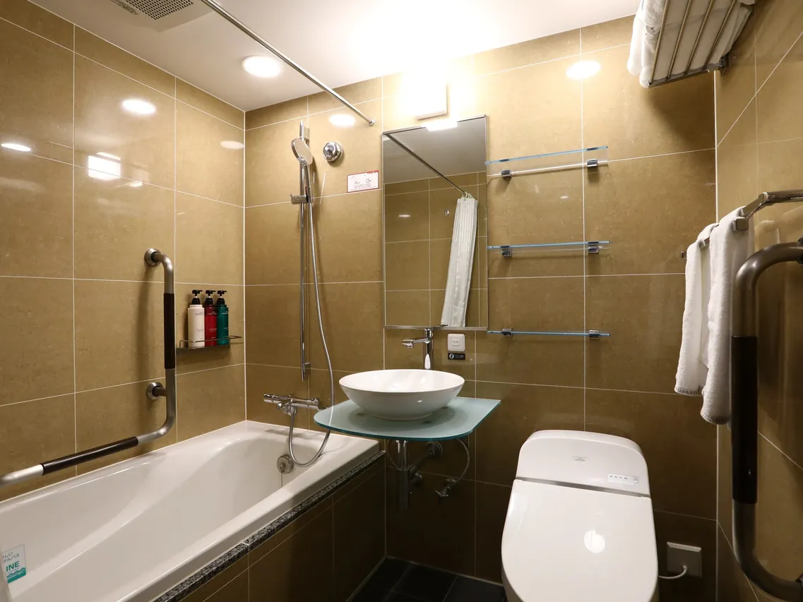 APA Hotel Iidabashi Ekimae — rooms and atmosphere