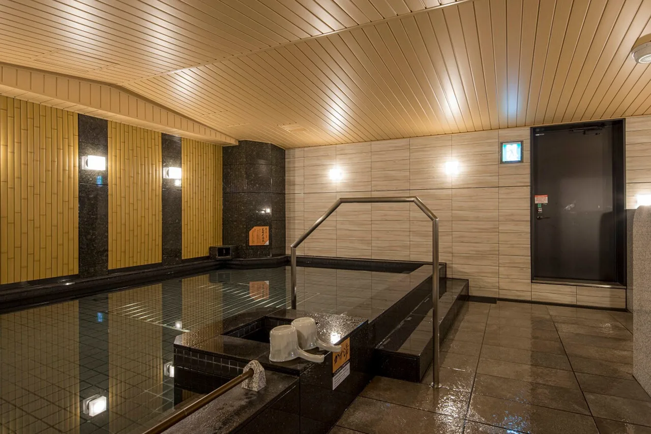 APA Hotel Nagoya-Eki Shinkansenguchi Kita — rooms and atmosphere