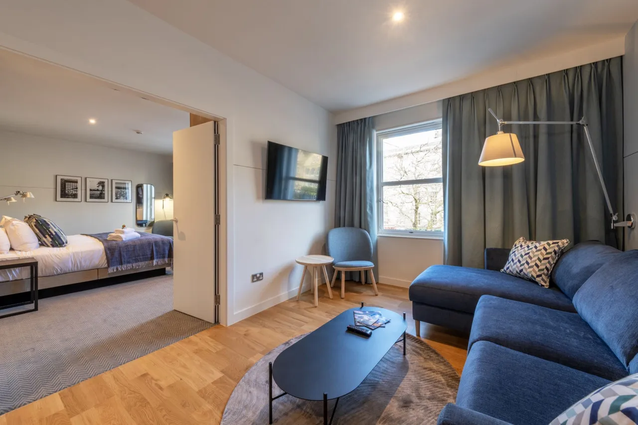 Apex City of Edinburgh Hotel — rooms and atmosphere