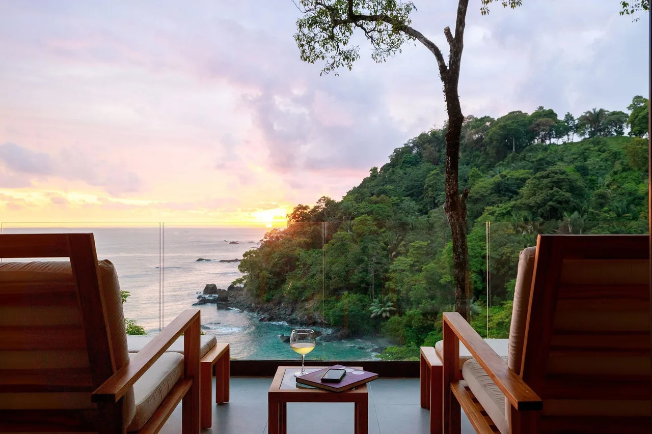 Arenas del Mar Beachfront & Rainforest Resort — ภาพห้องพักและบรรยากาศ