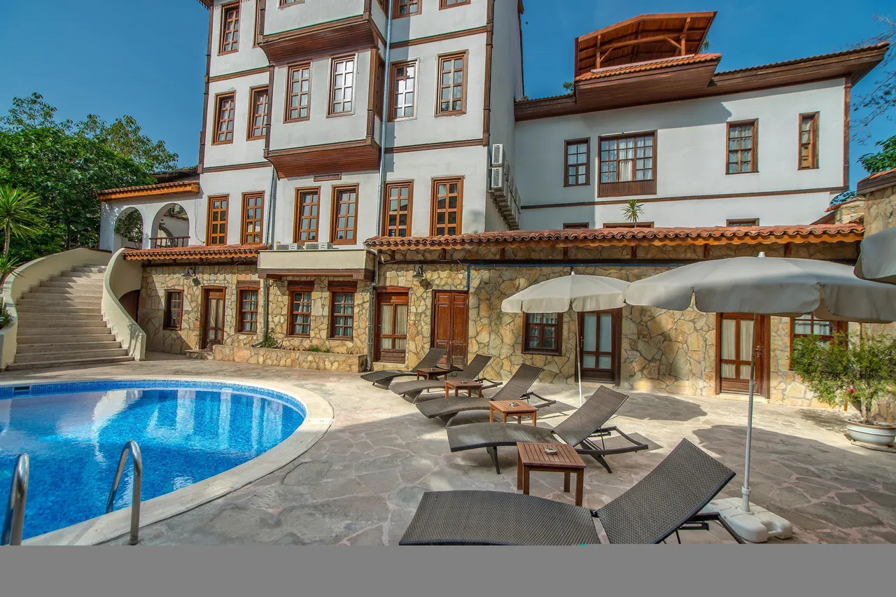 Argos Hotel — rooms and atmosphere