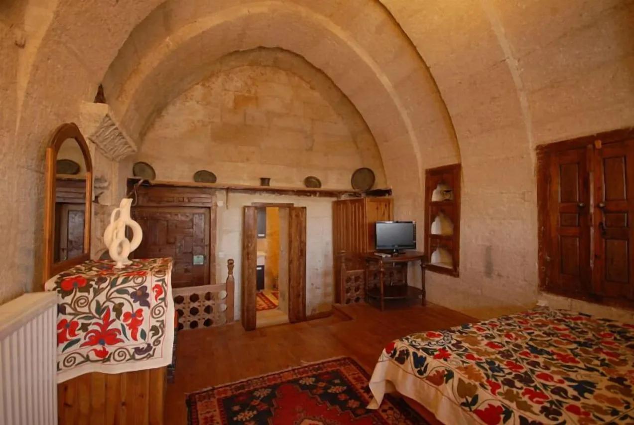 Arif Cave Hotel — rooms and atmosphere
