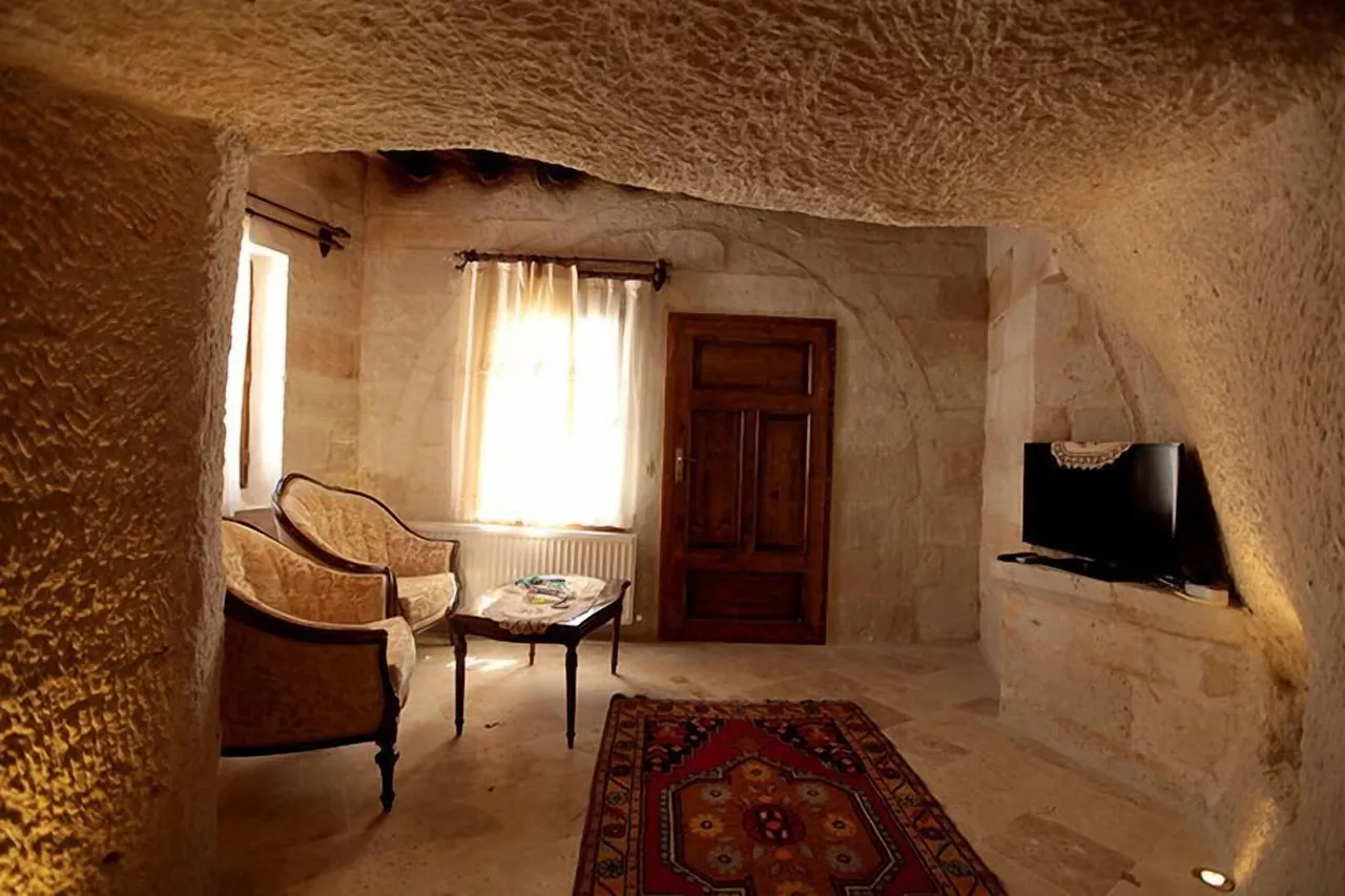 Arif Cave Hotel — rooms and atmosphere