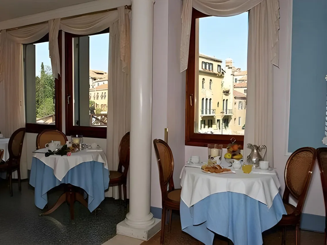 Arlecchino Hotel — rooms and atmosphere