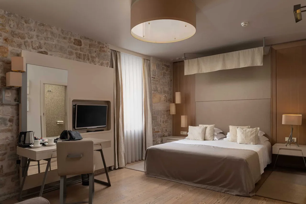 Art Hotel Kalelarga — โรงแรมในซาดาร์
