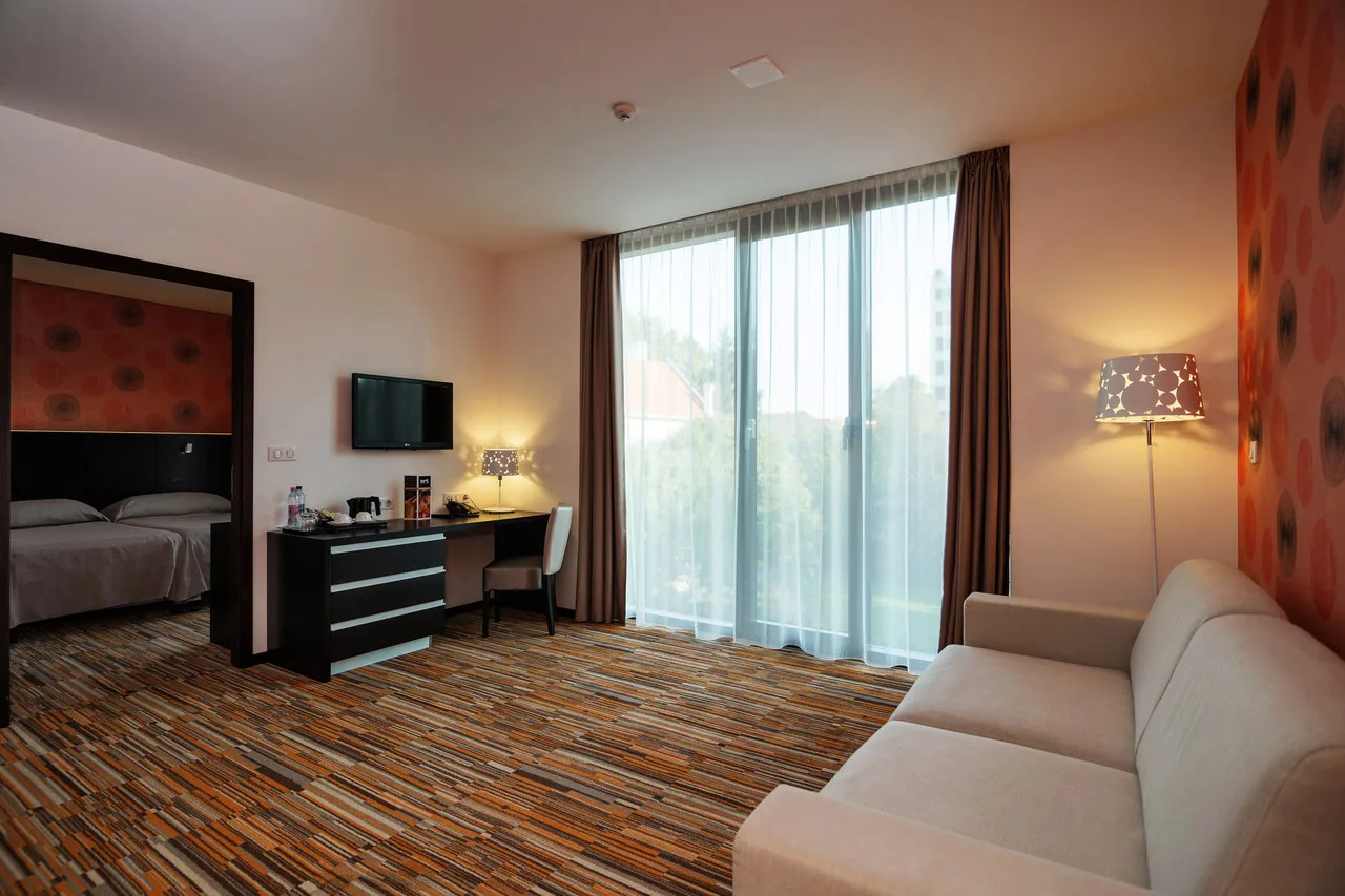 Art Hotel Szeged — ภาพห้องพักและบรรยากาศ