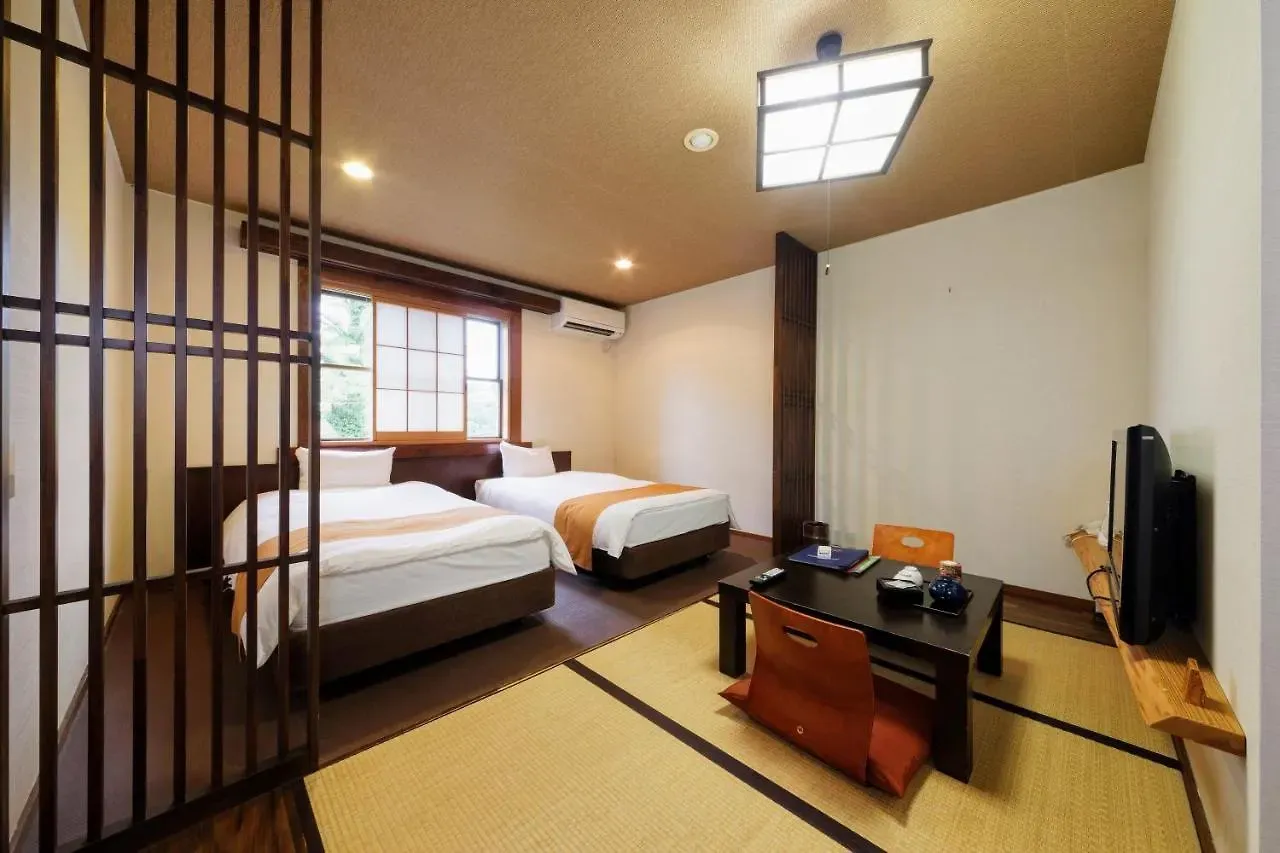 Ashinoko Ichinoyu — rooms and atmosphere