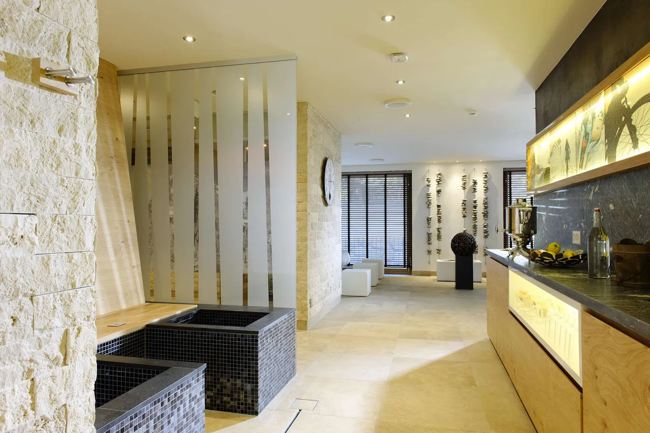 Aspen Alpin Lifestyle Hotel — rooms and atmosphere