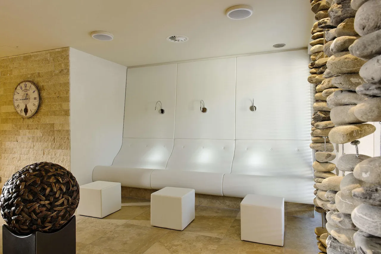 Aspen Alpin Lifestyle Hotel — rooms and atmosphere
