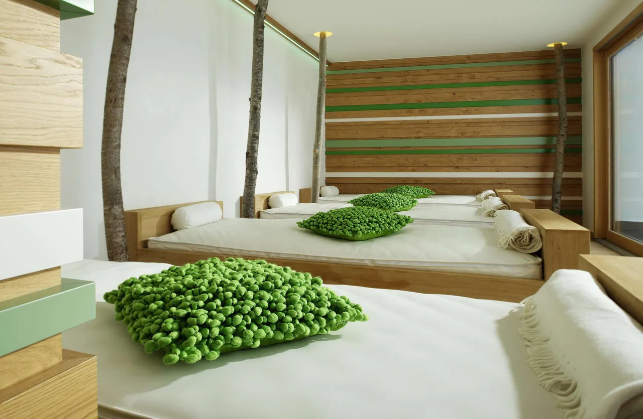 Aspen Alpin Lifestyle Hotel — rooms and atmosphere