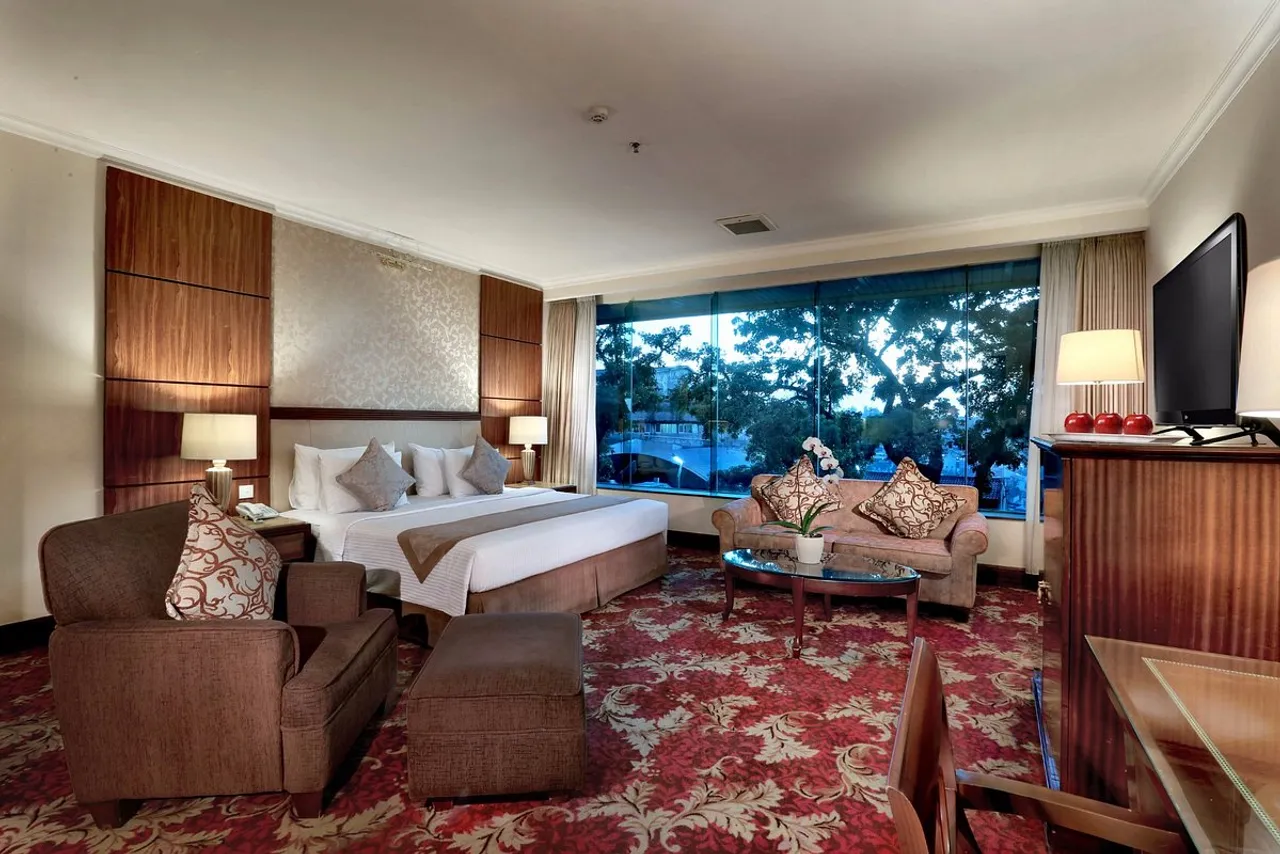 Aston Tropicana Hotel Bandung — rooms and atmosphere