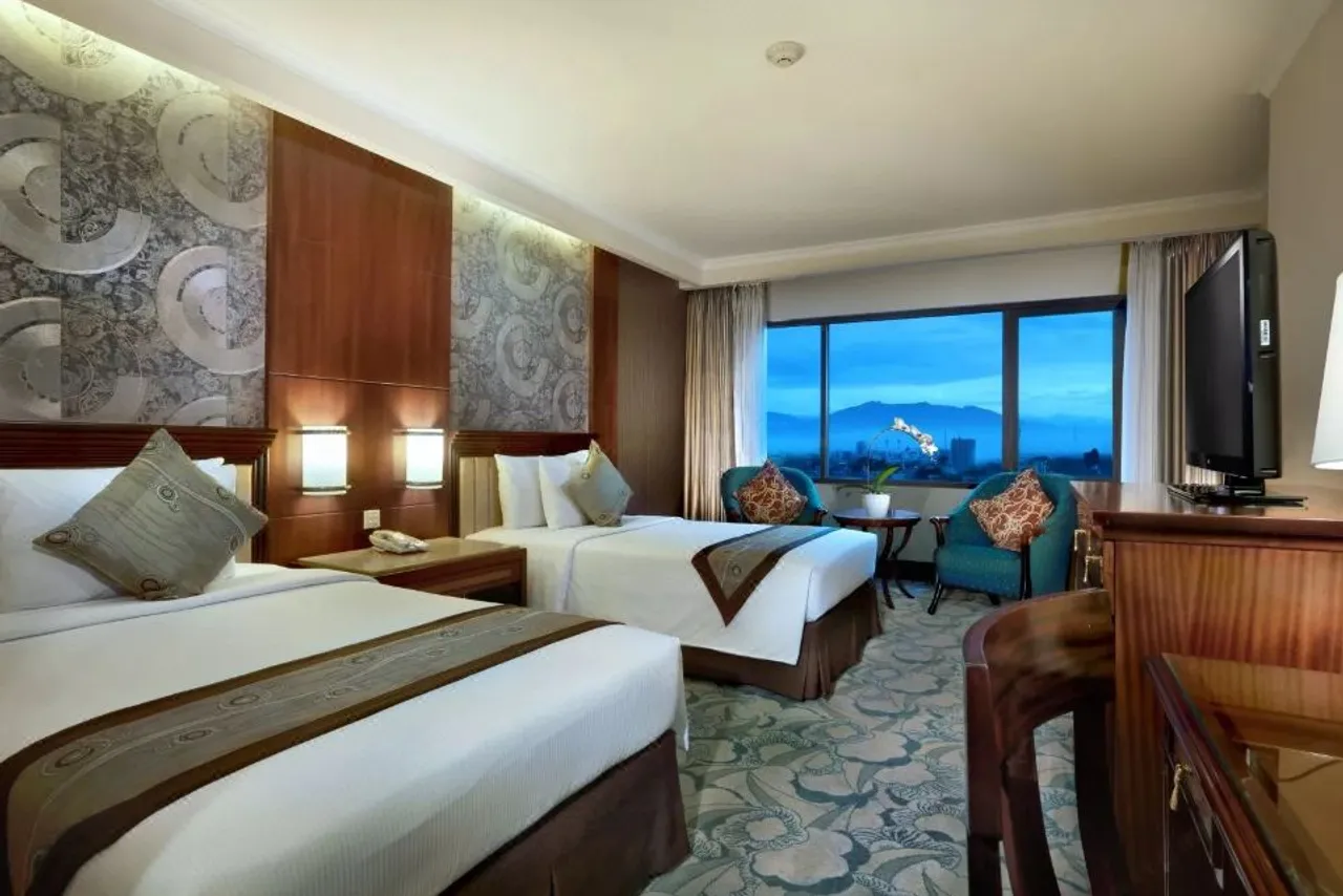 Aston Tropicana Hotel Bandung — rooms and atmosphere
