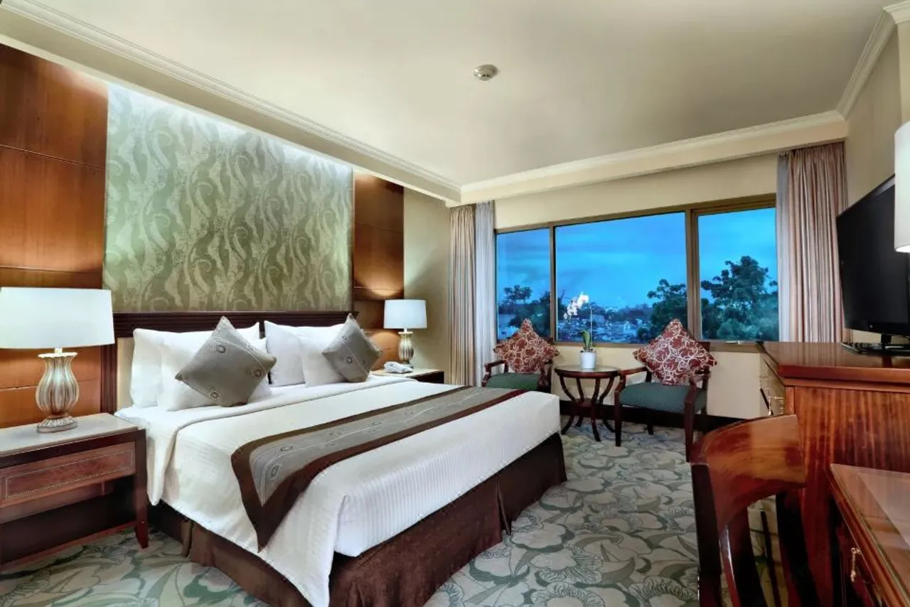 Aston Tropicana Hotel Bandung — rooms and atmosphere