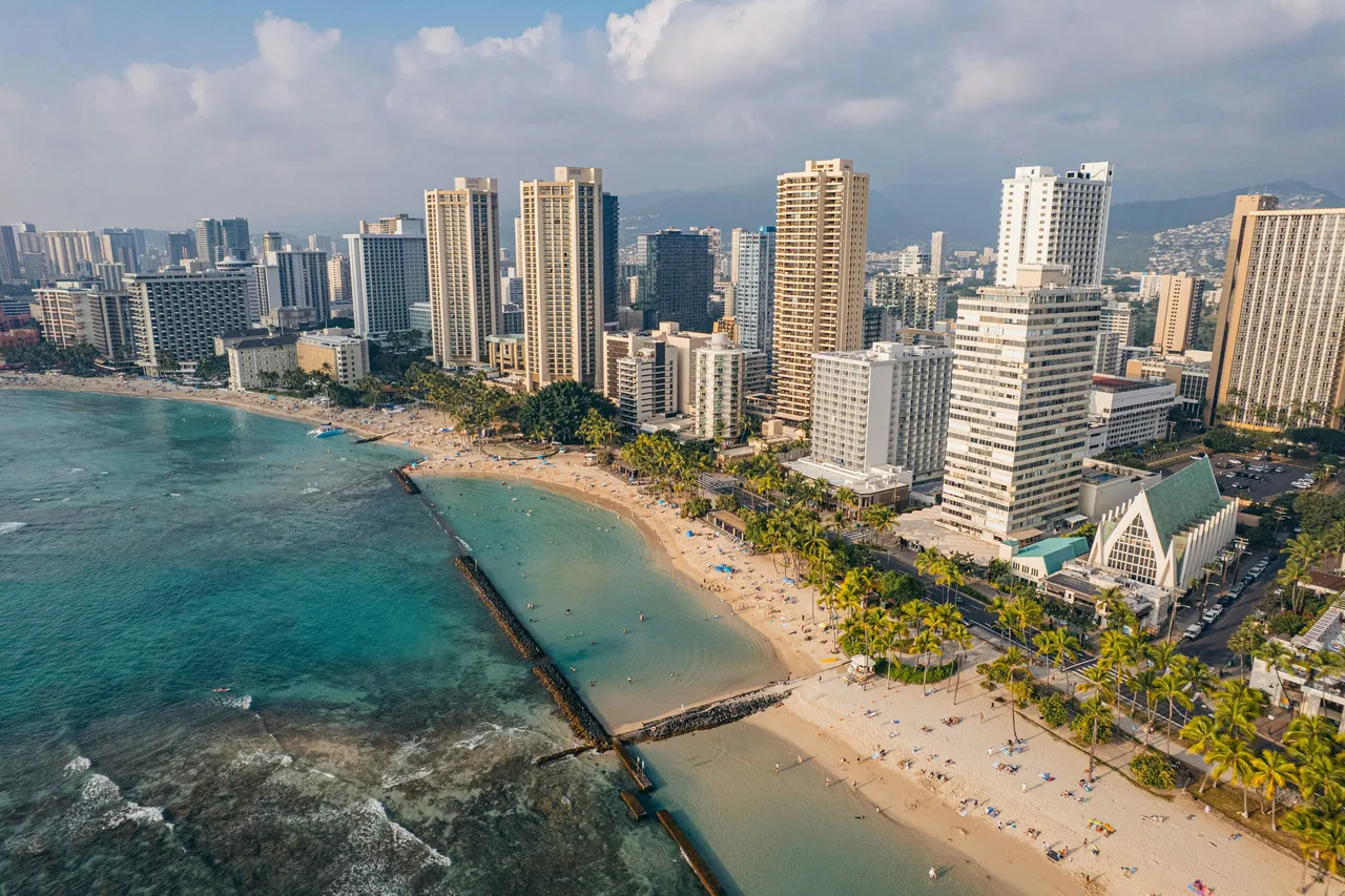 Aston Waikiki Circle Hotel — rooms and atmosphere