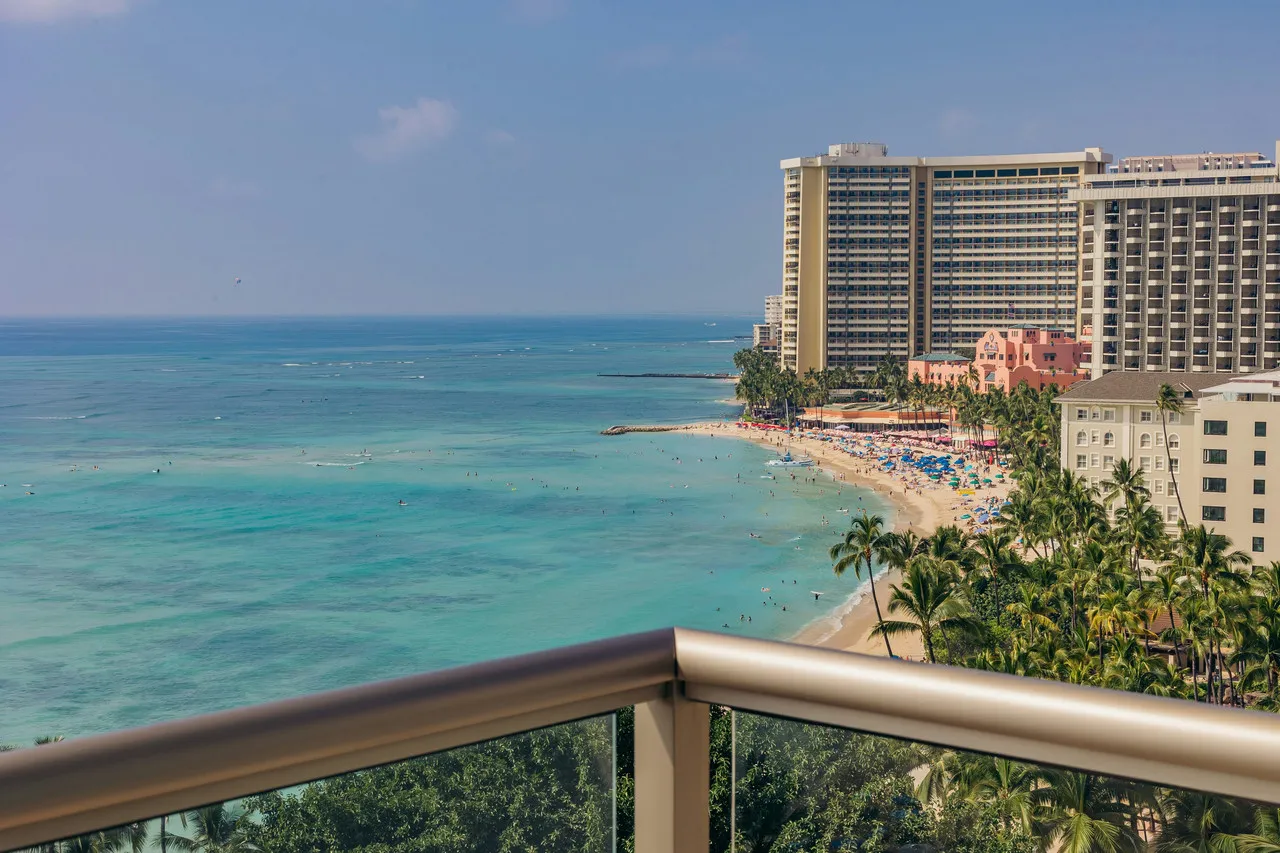 Aston Waikiki Circle Hotel — rooms and atmosphere