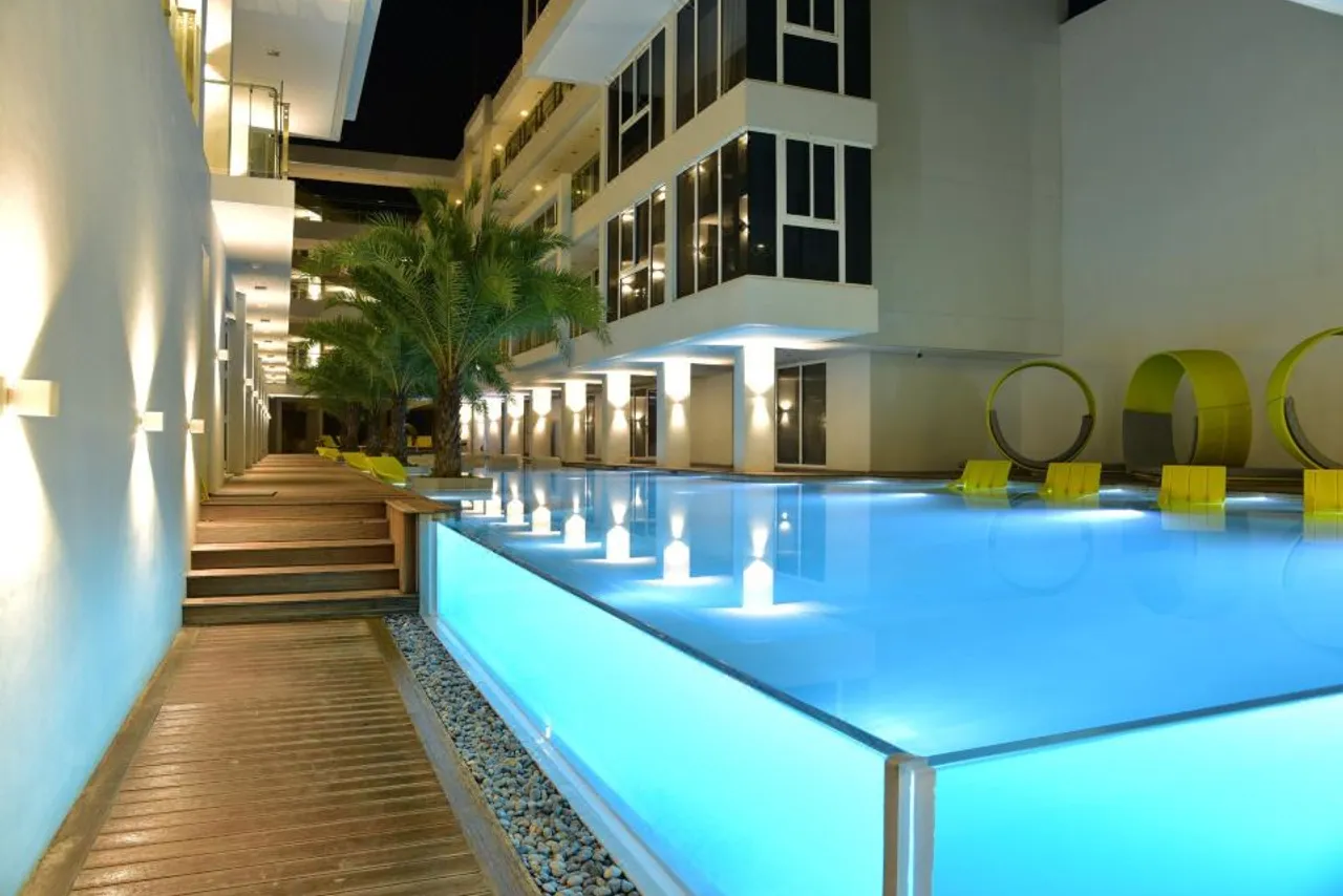 Astoria Current — ภาพห้องพักและบรรยากาศ