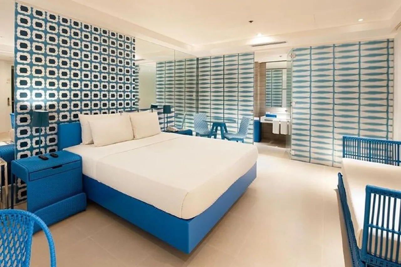 Astoria Current — ภาพห้องพักและบรรยากาศ