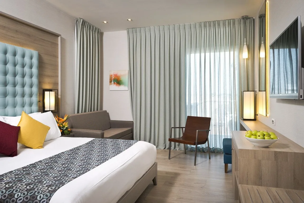 Astral Village Hotel — ภาพห้องพักและบรรยากาศ