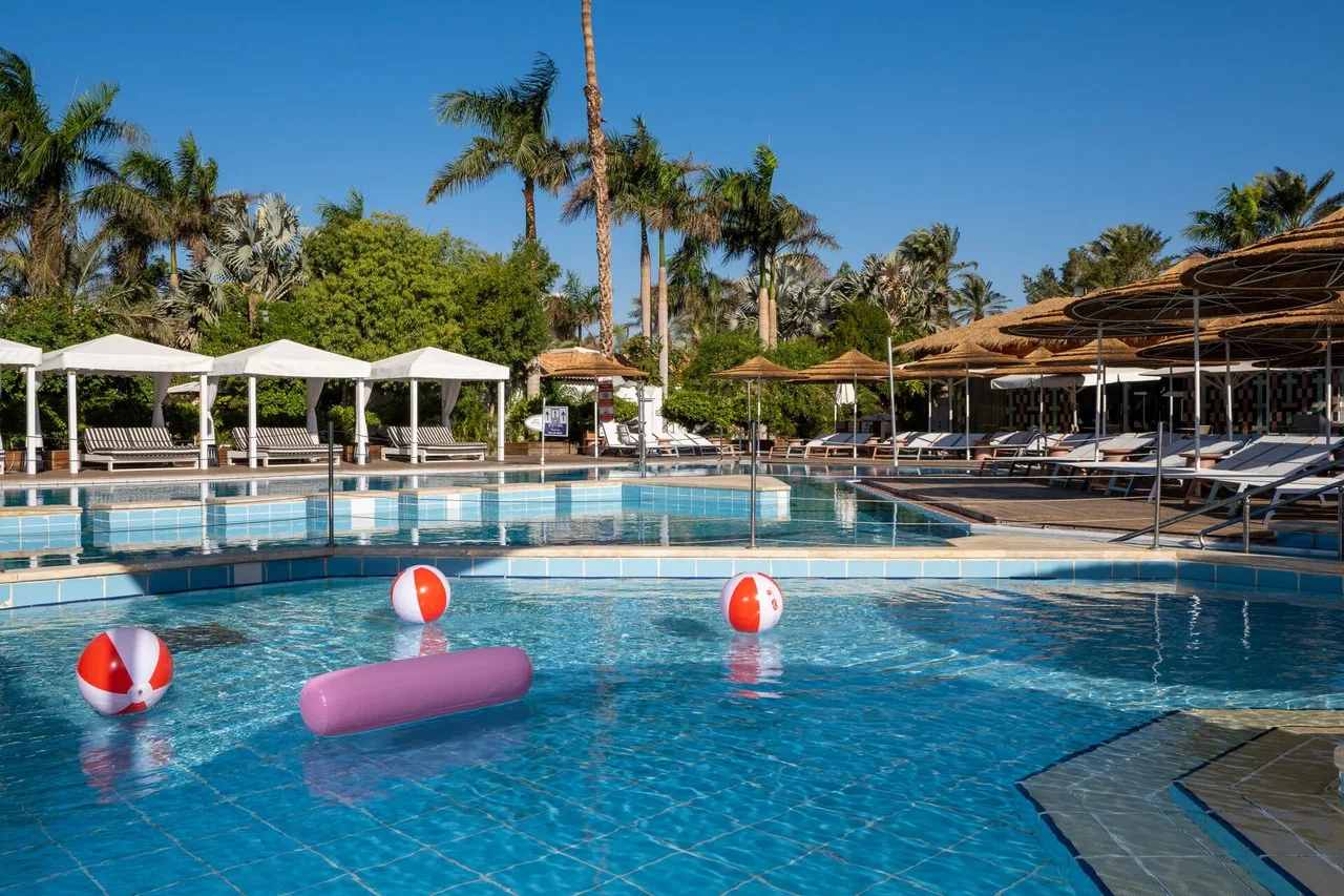 Astral Village Hotel — ภาพห้องพักและบรรยากาศ