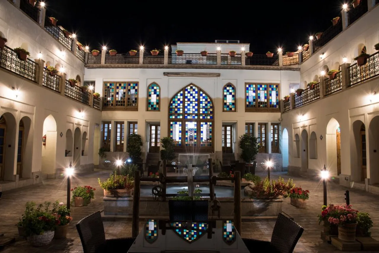 Atigh Traditional Hotel — ภาพห้องพักและบรรยากาศ