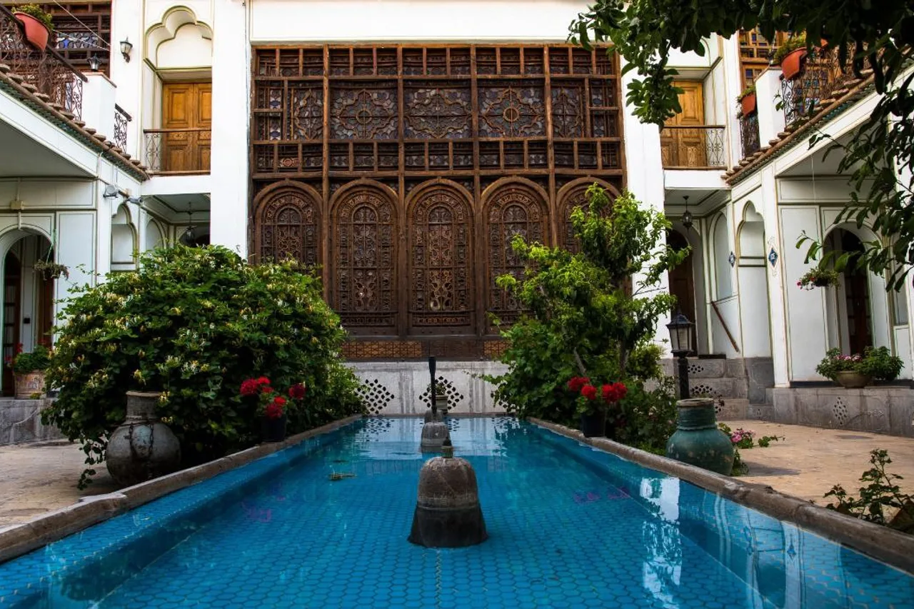 Atigh Traditional Hotel — ภาพห้องพักและบรรยากาศ
