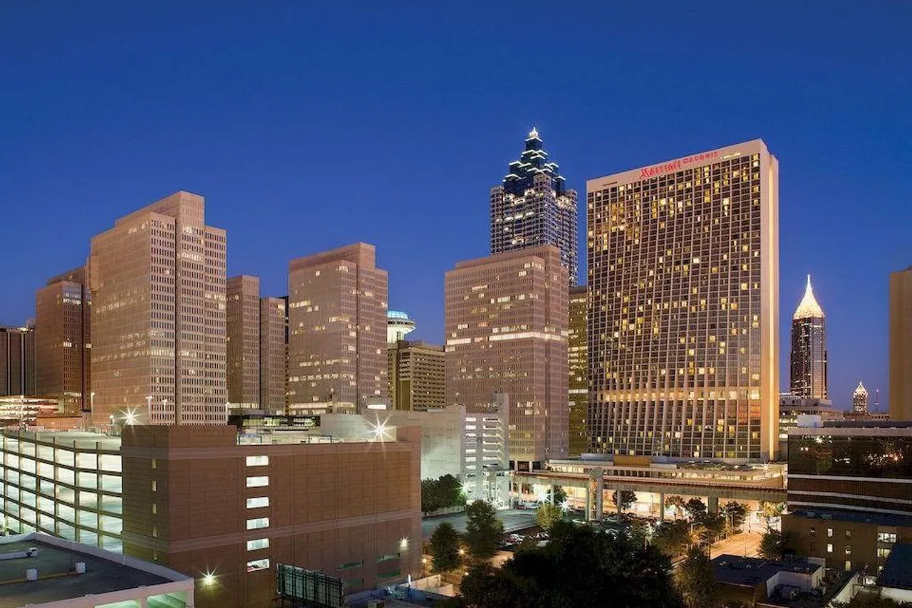 10 โรงแรมครอบครัวแอตแลนตา — ที่พักพาเด็กใกล้ Georgia Aquarium/Six Flags (อัปเดต 2026)