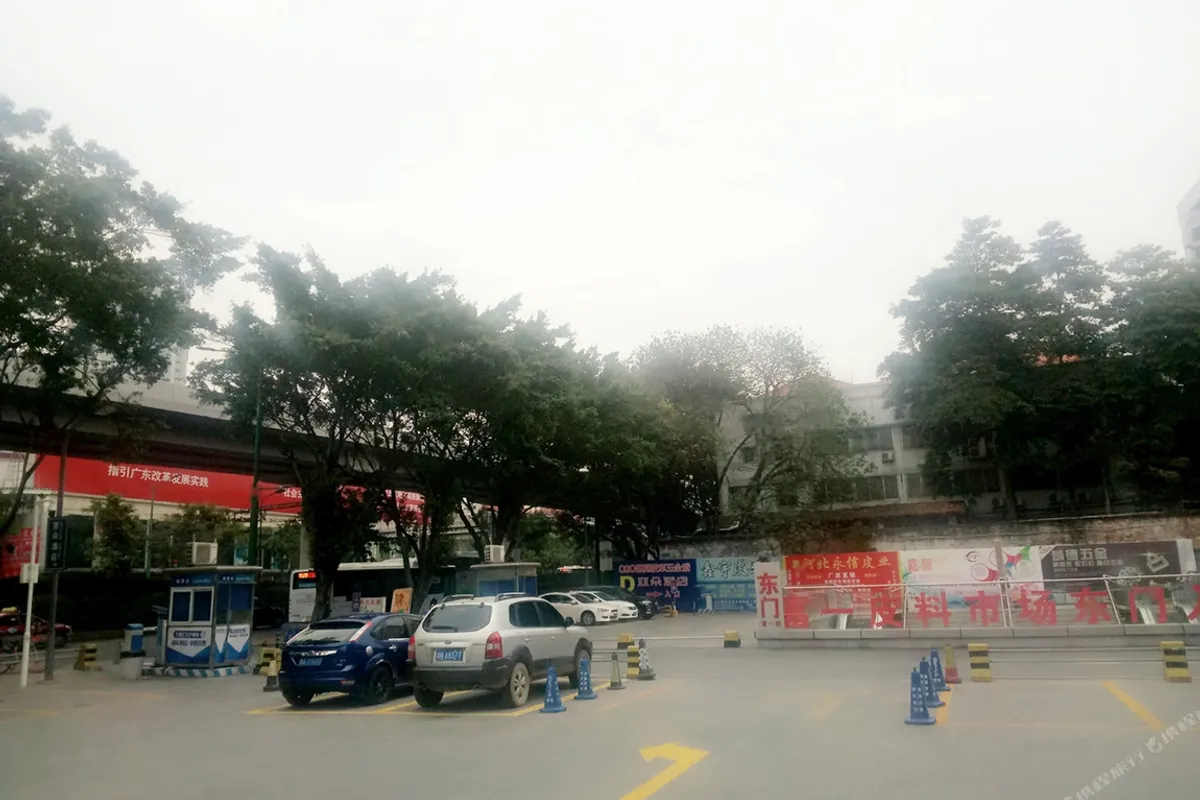 Atour Hotel Guangzhou Railway Station Sanyuanli — rooms and atmosphere