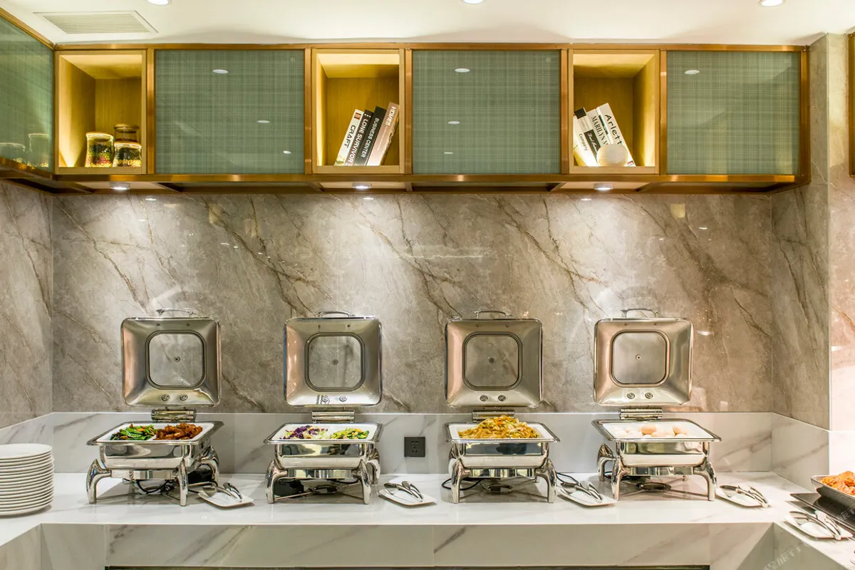 Atour Hotel Guangzhou Railway Station Sanyuanli — rooms and atmosphere