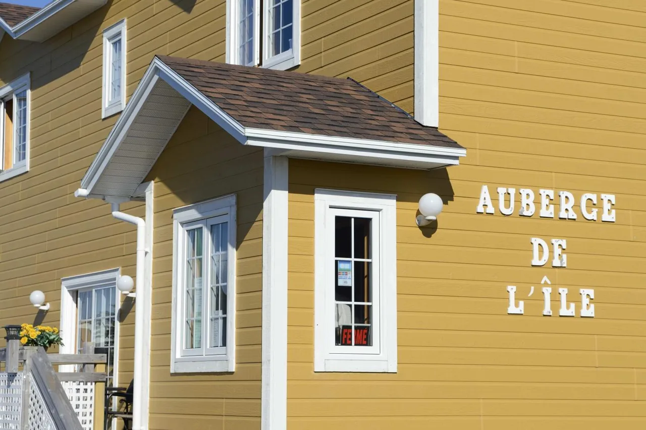 Auberge de l'Île — โรงแรมในแซ็งปีแยร์