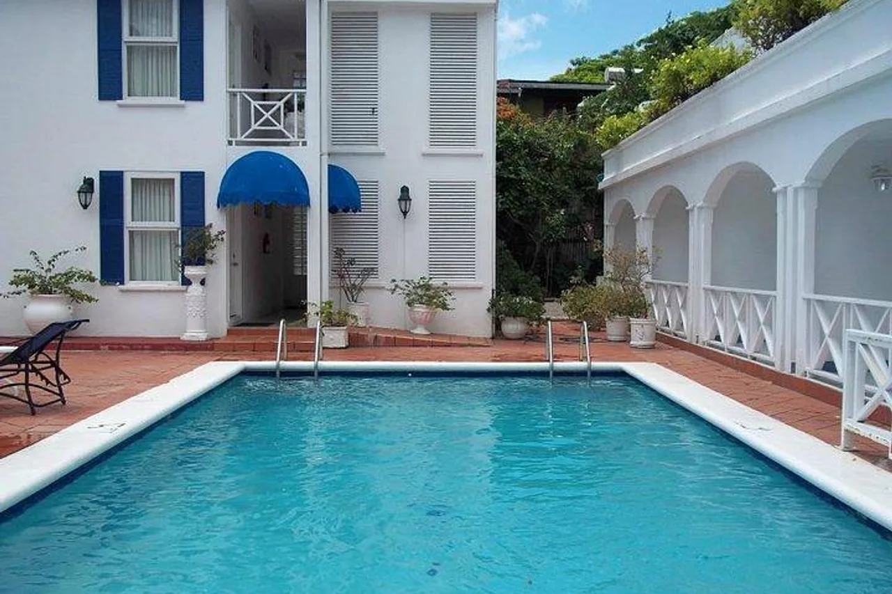 Auberge Seraphine — โรงแรมในคาสตรีส์